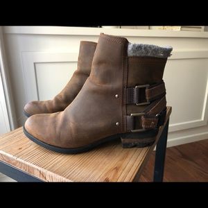 Sorel strappy ankle boot with zipper